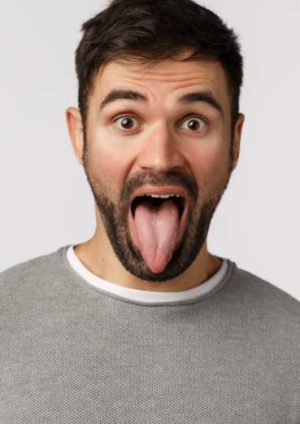 Tâche blanche sur la langue : causes et traitements - Show Devant